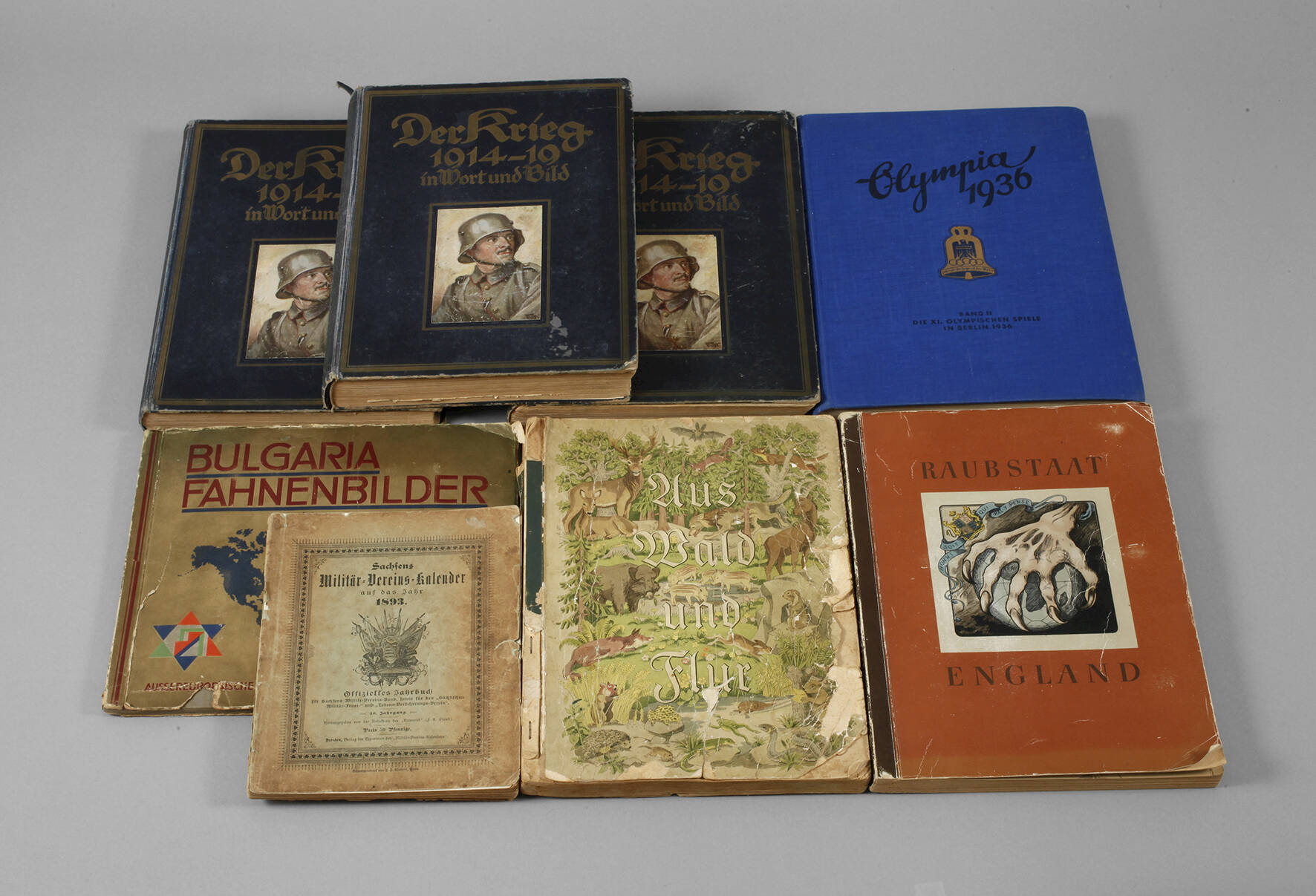 Acht Sammelalben und Bücher Deutsches Reich