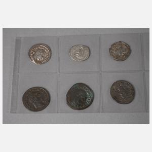 Zehn römische Münzen