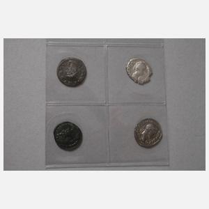 Zehn römische Münzen