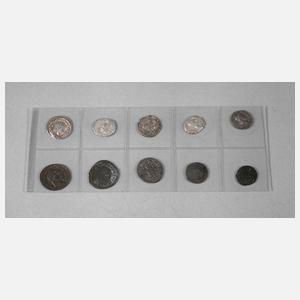 Zehn römische Münzen