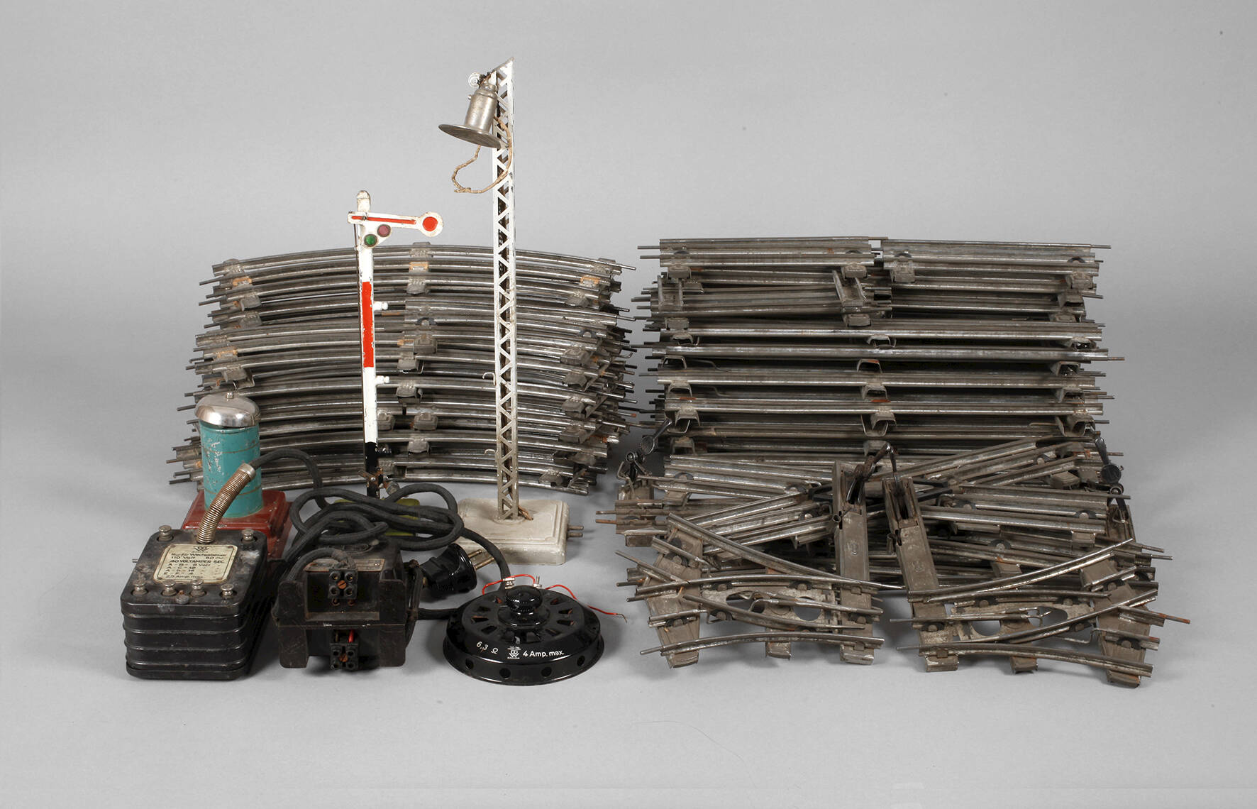 Konvolut Märklin Eisenbahnzubehör und Schienen