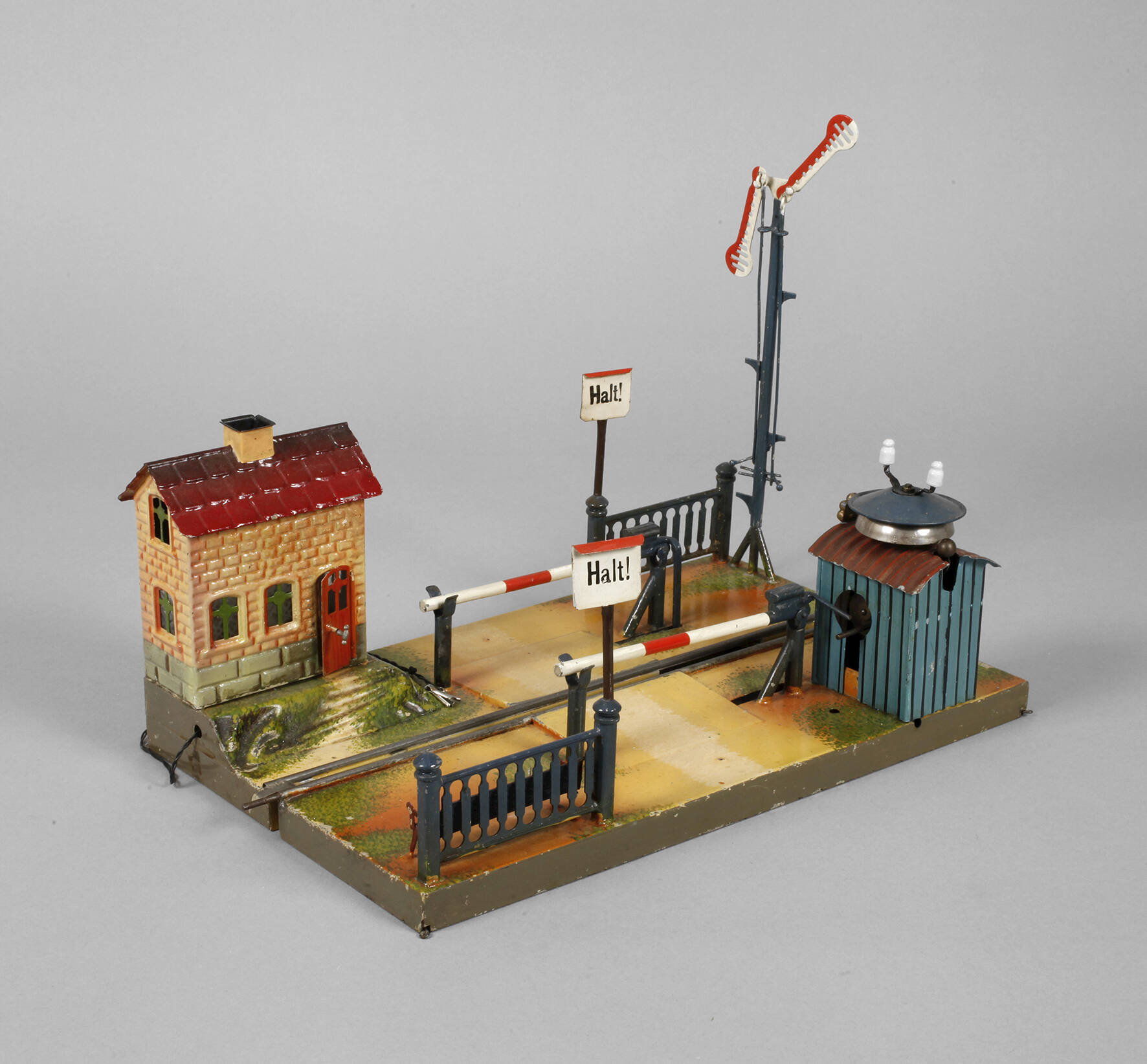 Märklin Bahnübergang mit Wärterhaus