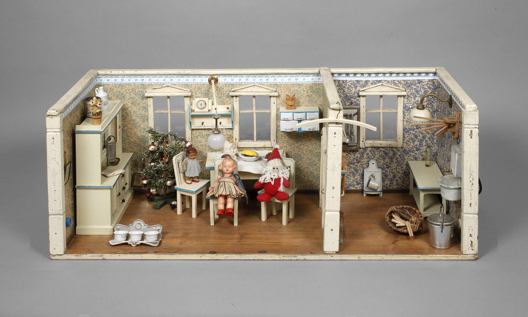 Große weihnachtliche Puppenküche