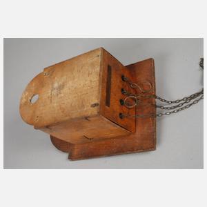 Kleine Schilderuhr mit Wecker