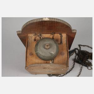 Kleine Schilderuhr mit Wecker