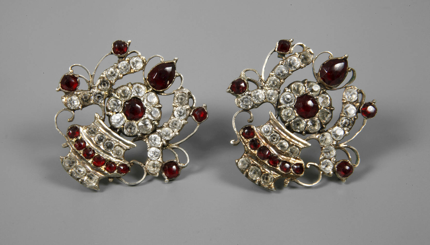 Paar historische Granatohrringe