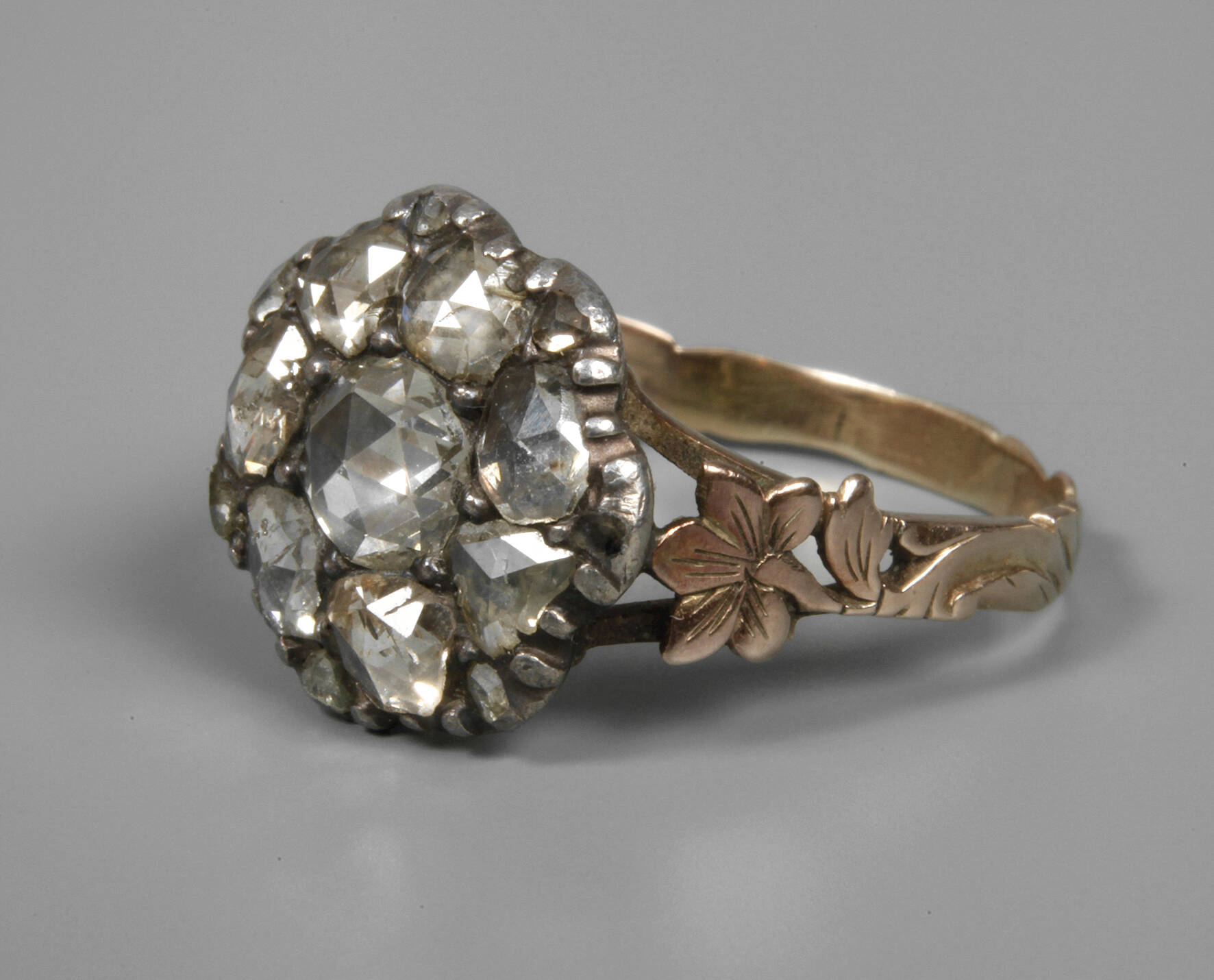 Damenring mit Diamantrosen