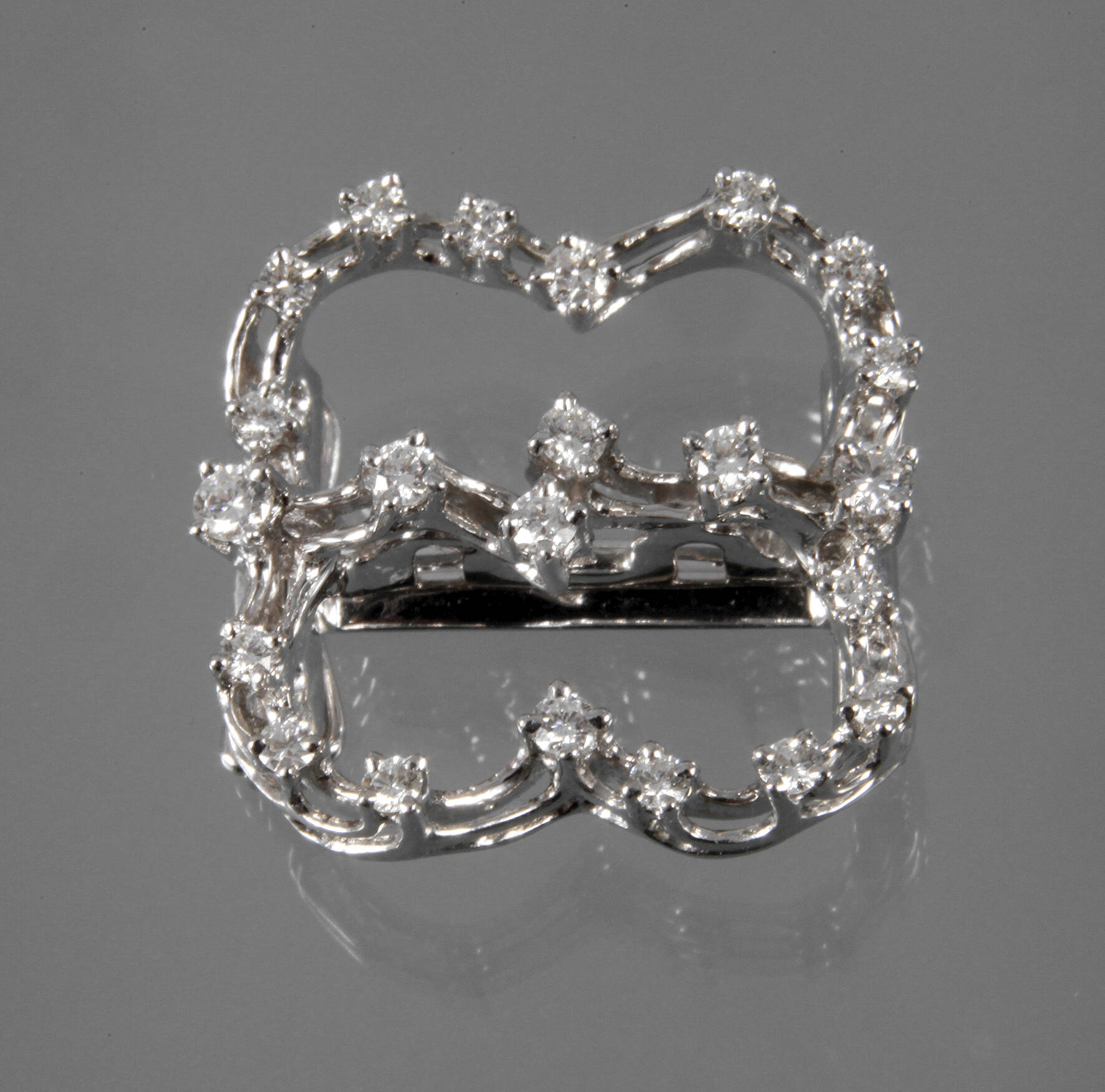 Feiner Kettenclip mit Diamantbesatz