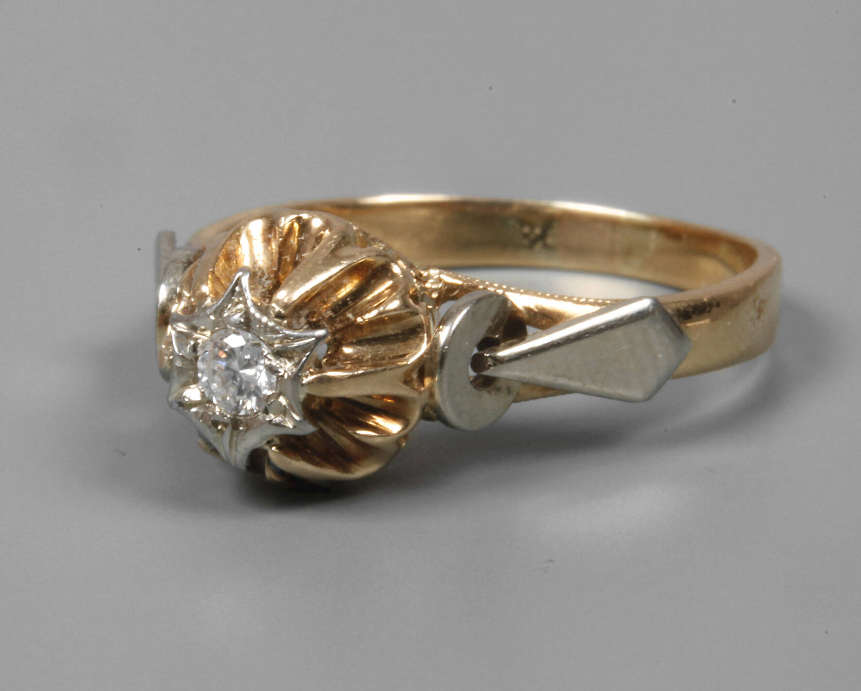 Damenring mit Brillant