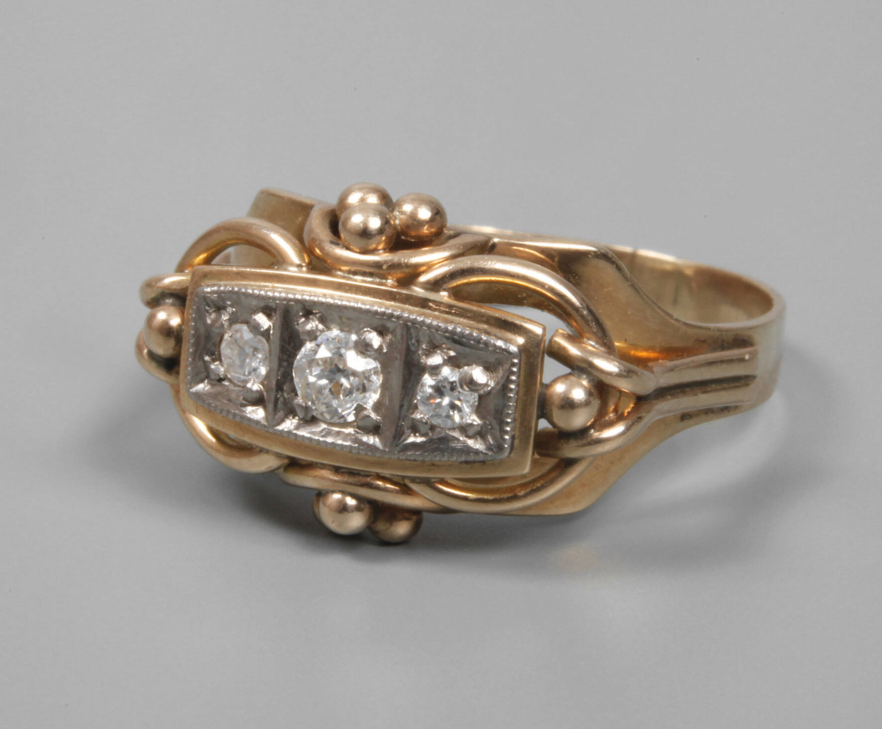 Damenring mit Diamantbesatz