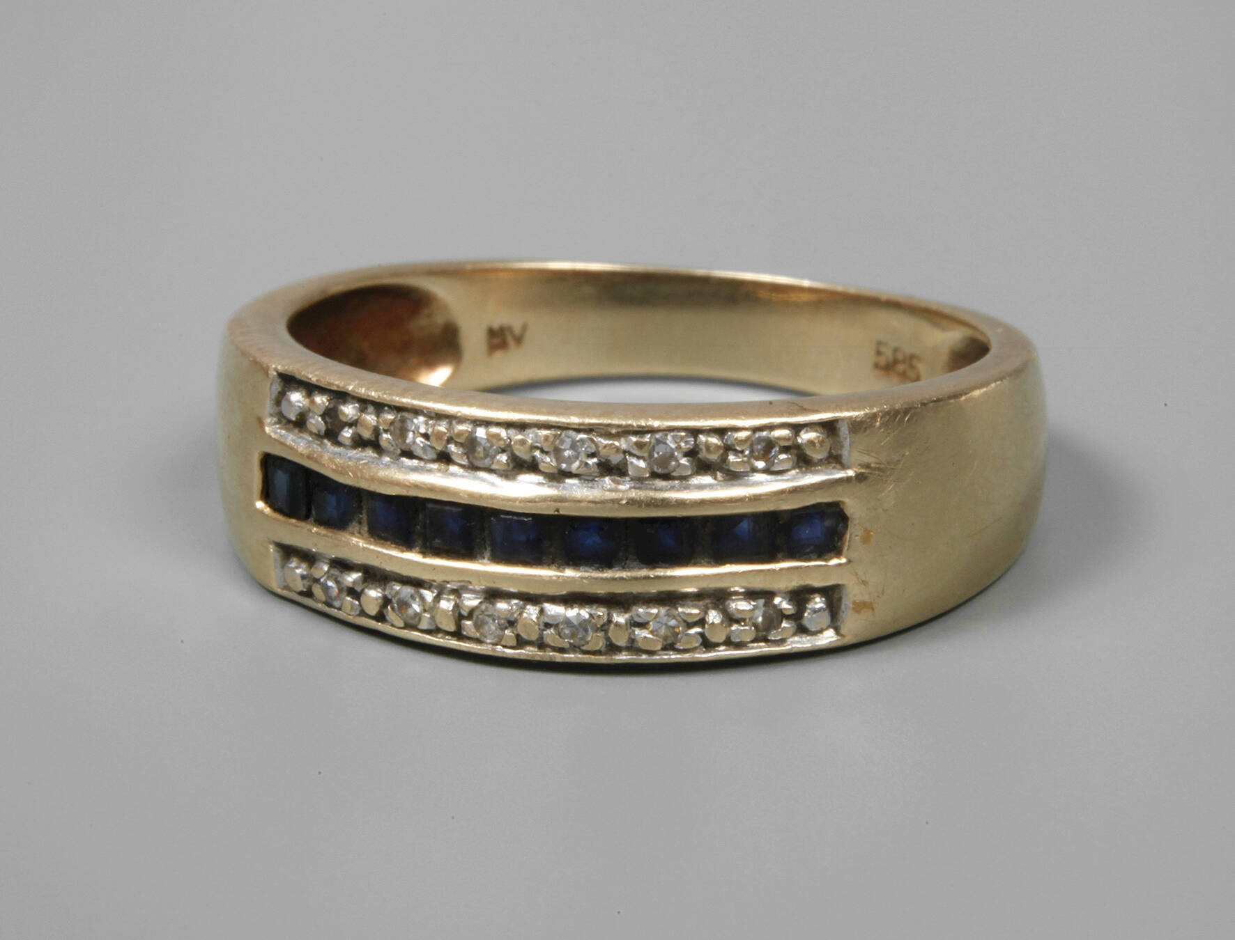 Damenring mit Saphiren und Diamanten