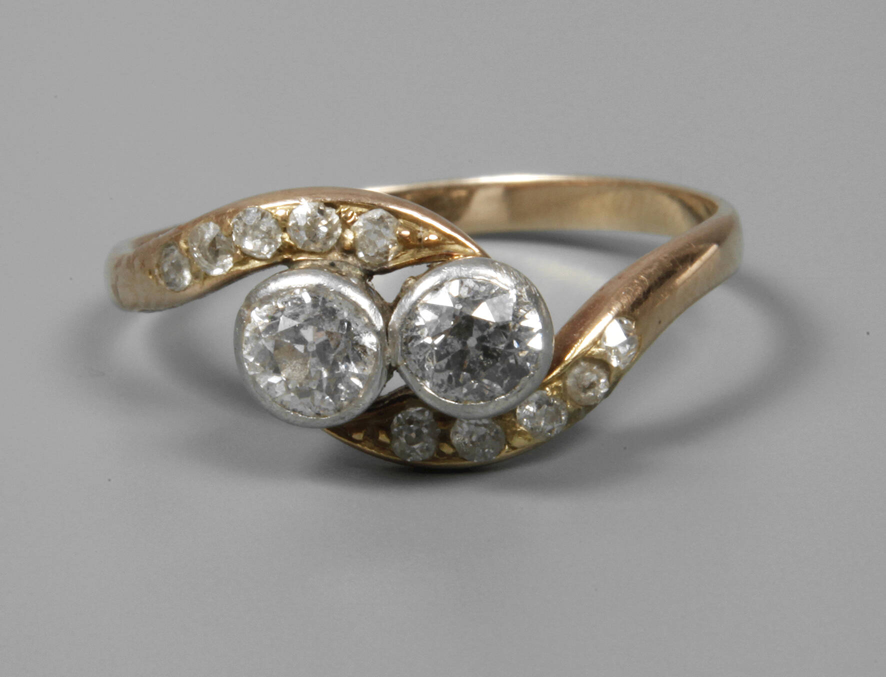 Damenring mit Diamanten