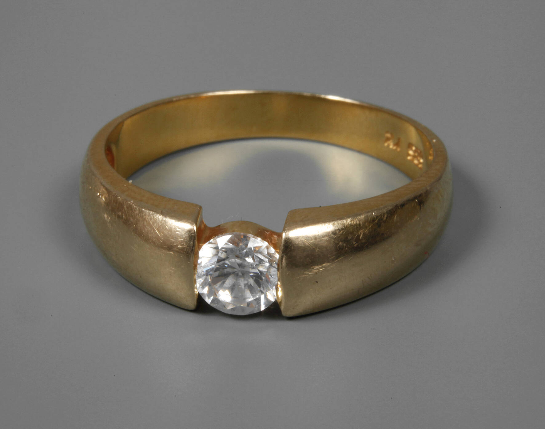 Damenring mit Zirkon