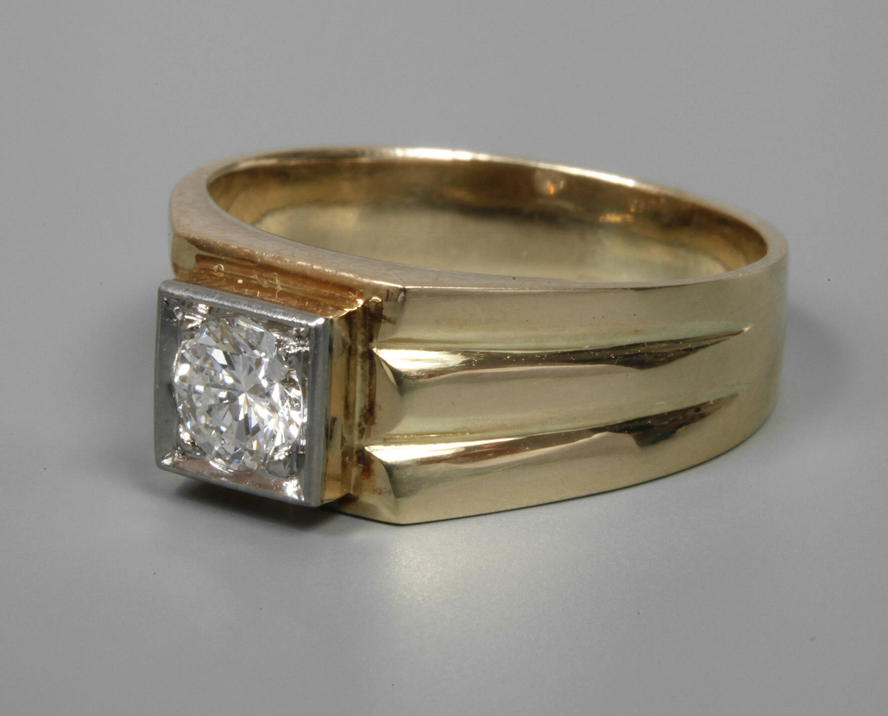 Herrenring mit Brillant