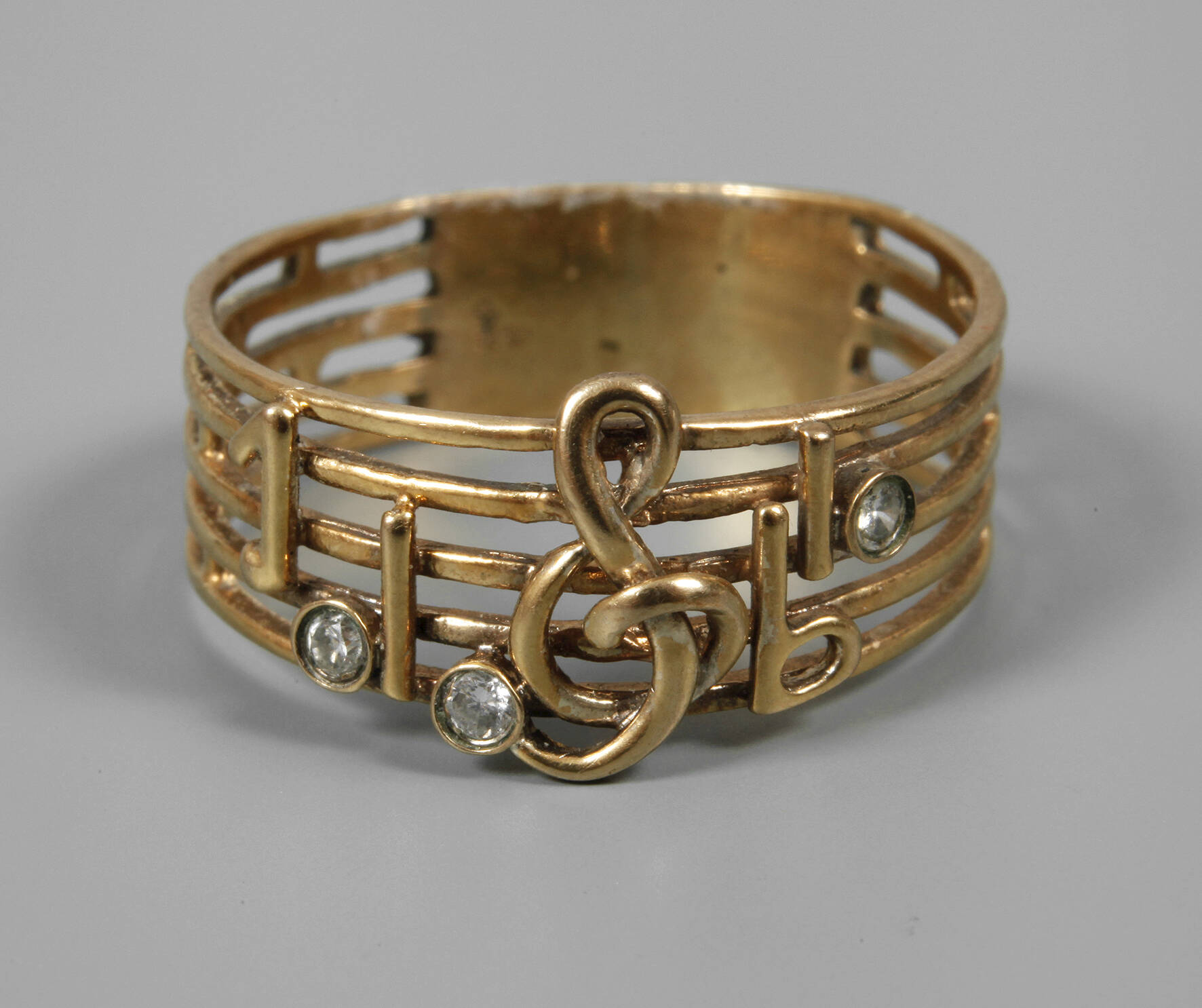 Ring mit Notenschlüssel