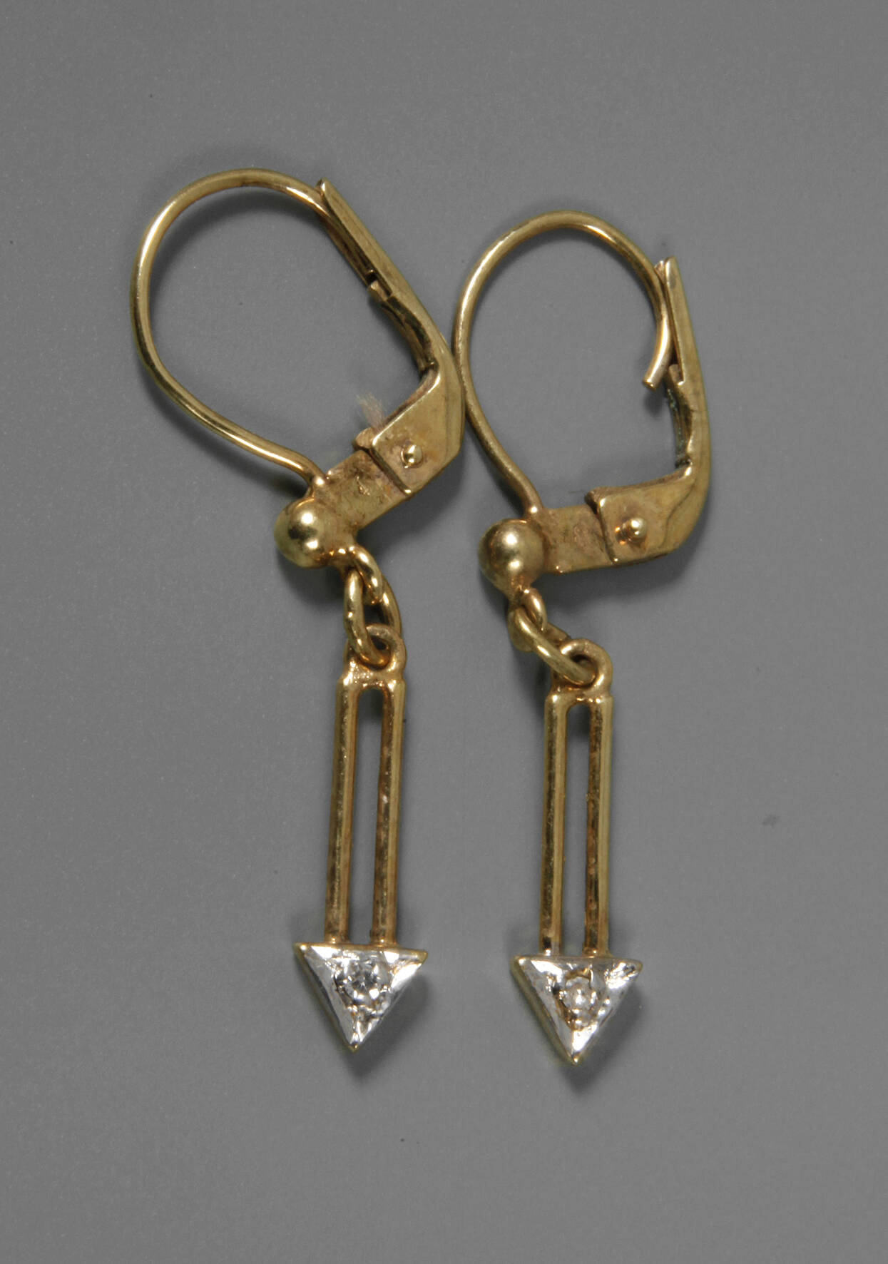 Paar Ohrhänger mit Diamant
