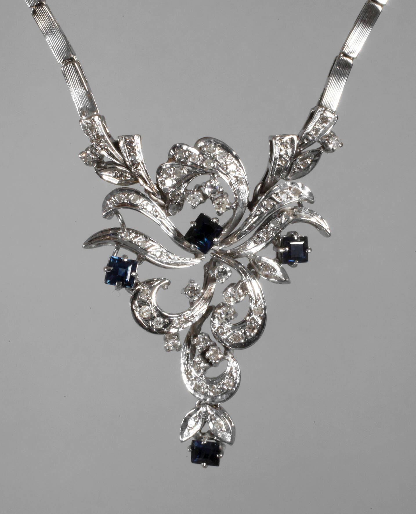 Collier mit Saphiren und Brillanten