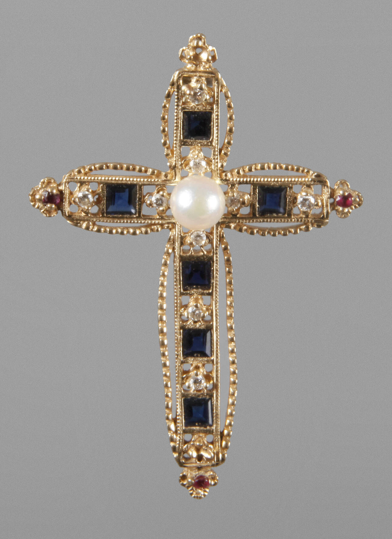 Kreuzanhänger mit Saphiren und Diamanten