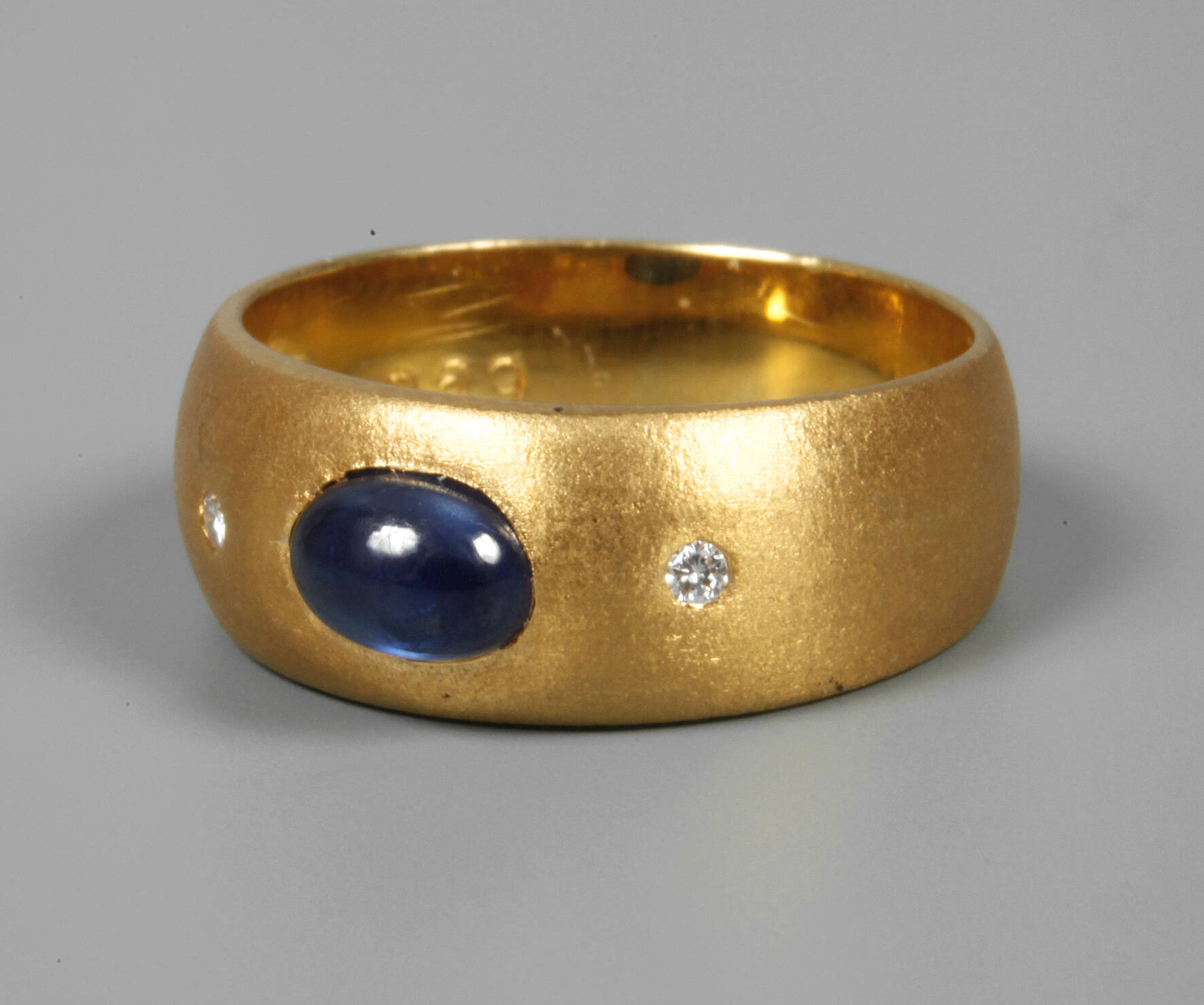 Damenring mit Saphir und Brillanten