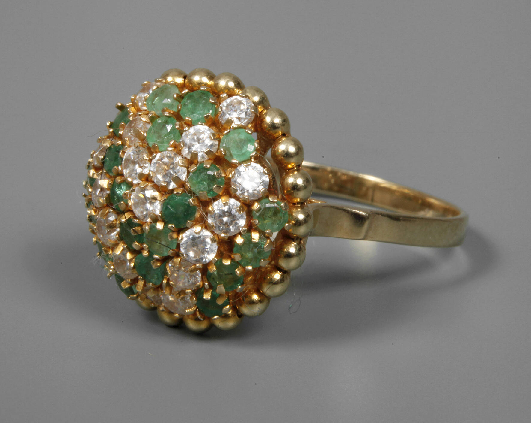 Damenring mit Smaragden