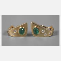 Ein Paar Ohrringe mit Smaragden und Brillanten111