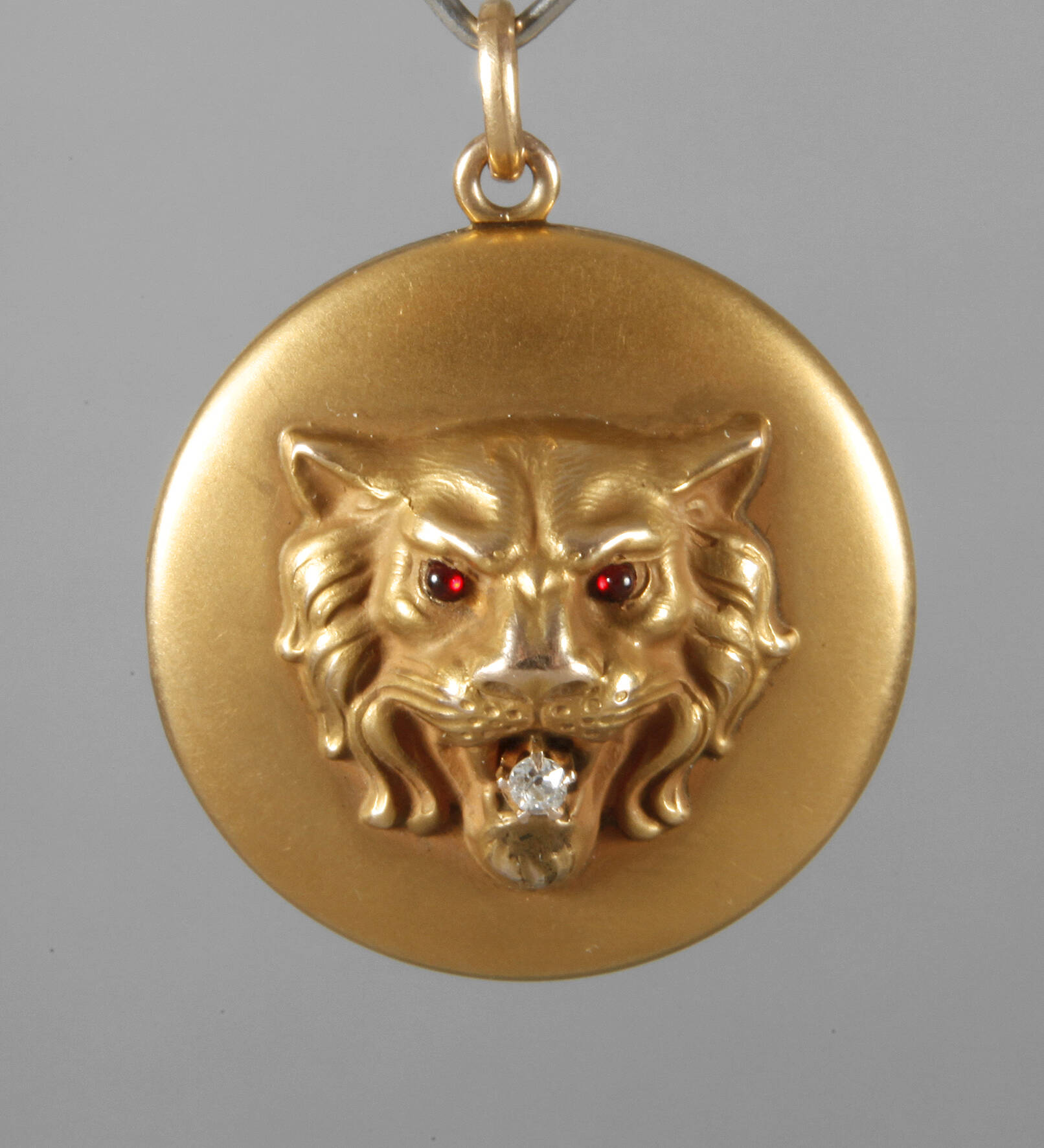 Medaillon mit Löwenkopf