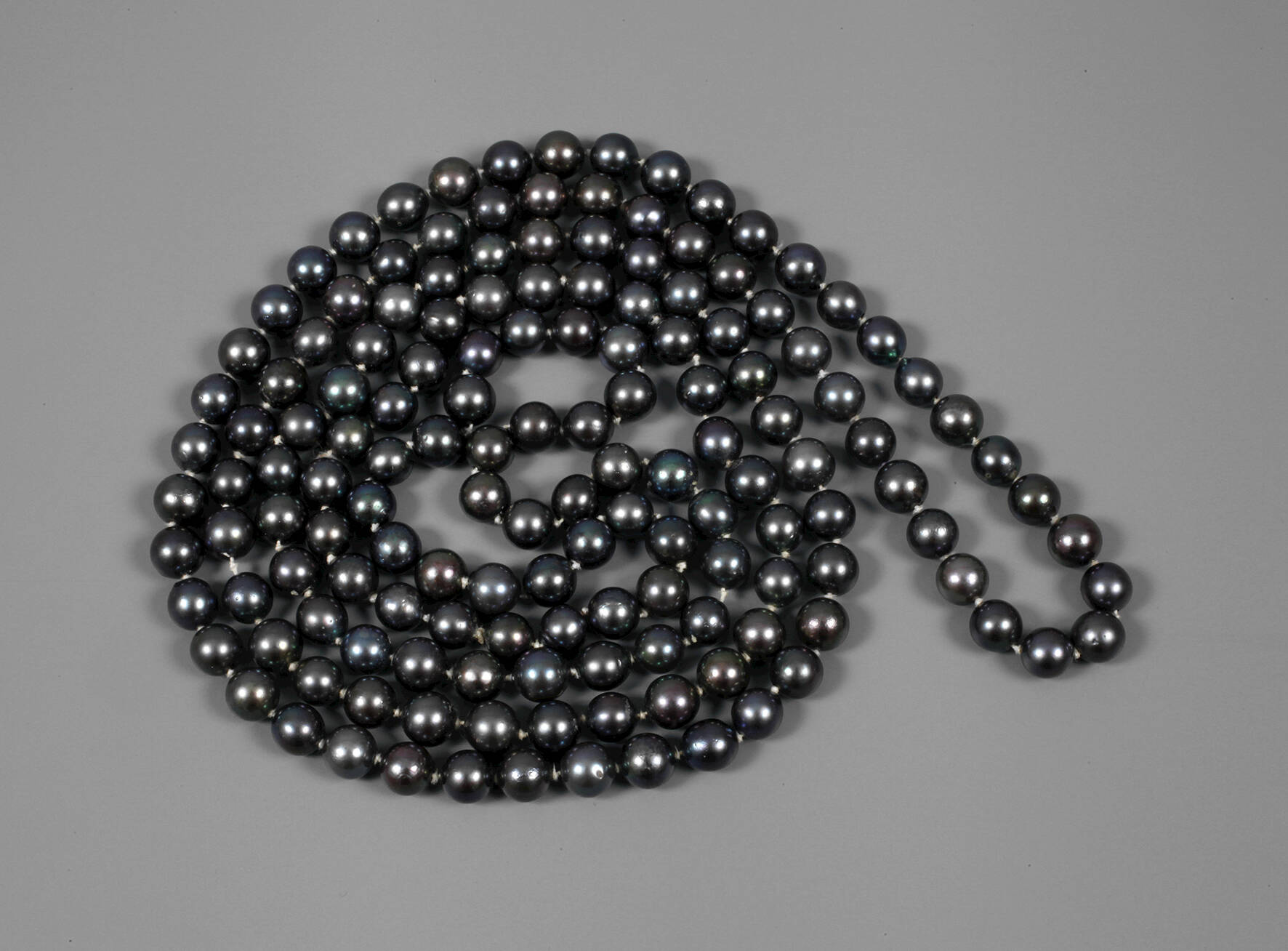 Lange Perlenkette