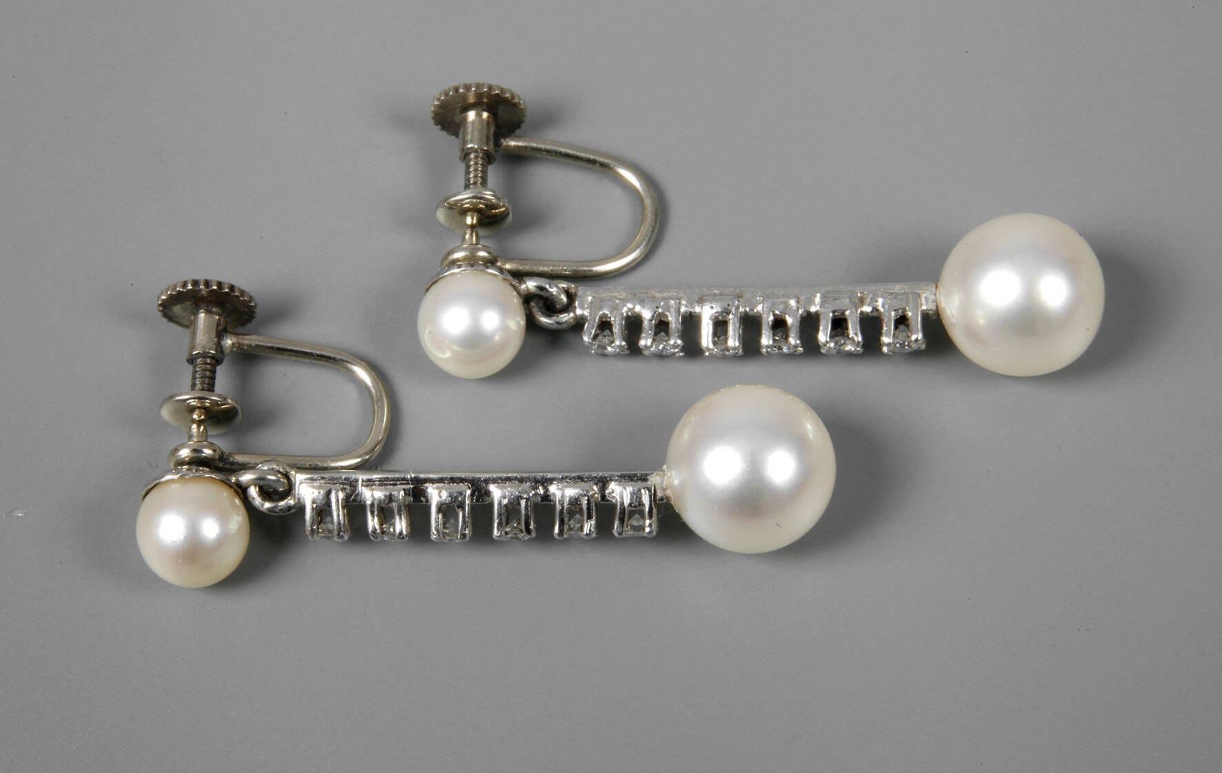Paar Ohrhänger mit Perlen und Brillanten