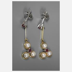 Paar Ohrhänger mit Perlen und Rubinen