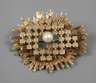 Brosche mit Perle