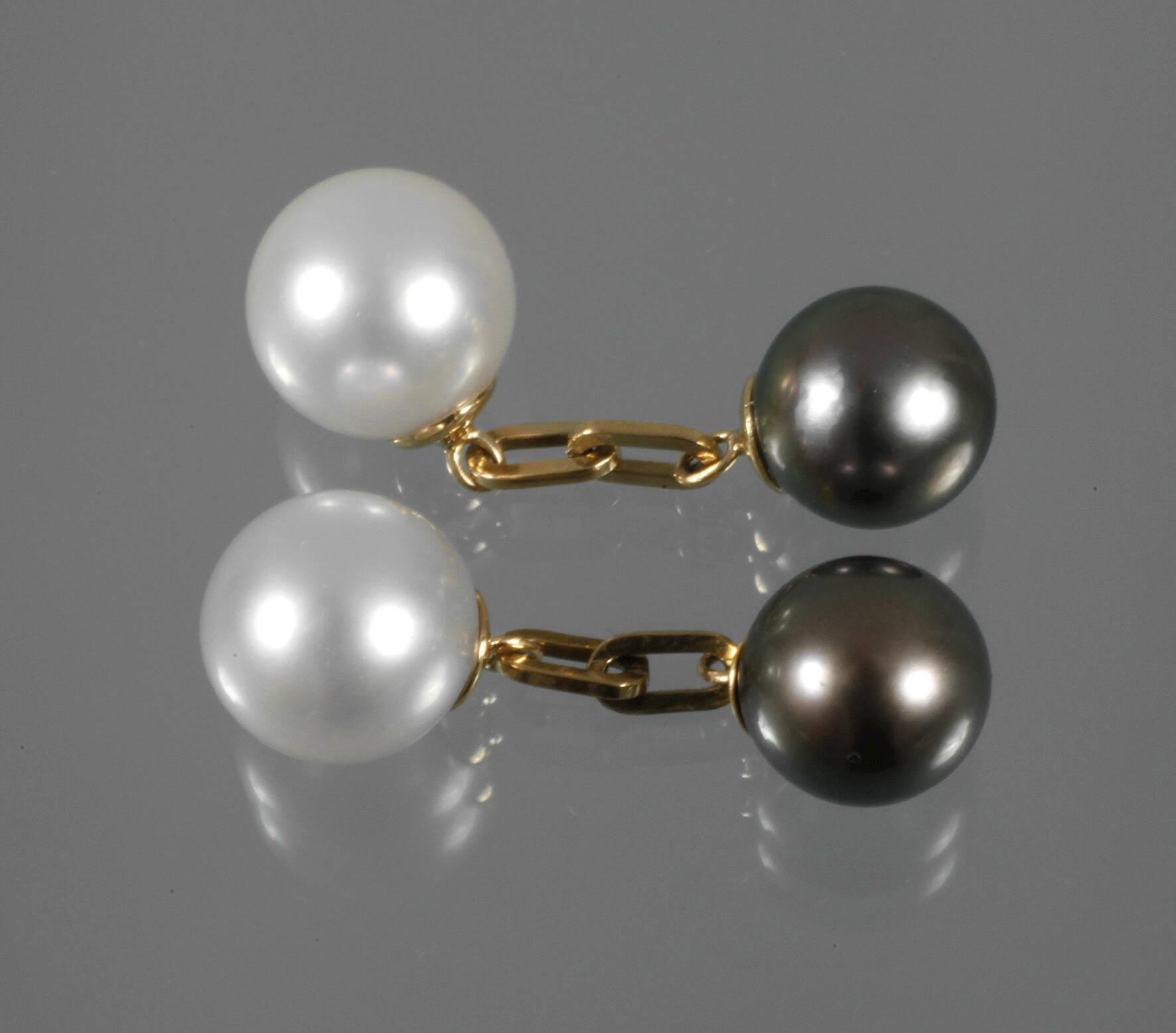 Paar Manschettenknöpfe mit Perlen