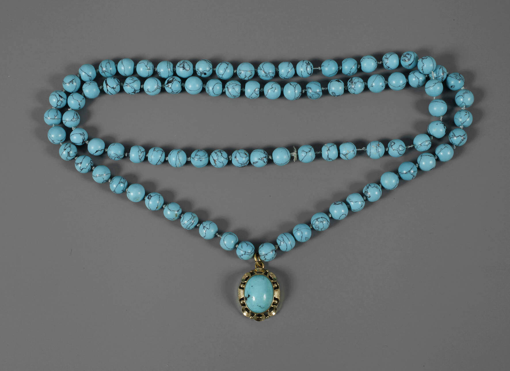 Türkisanhänger an Kette