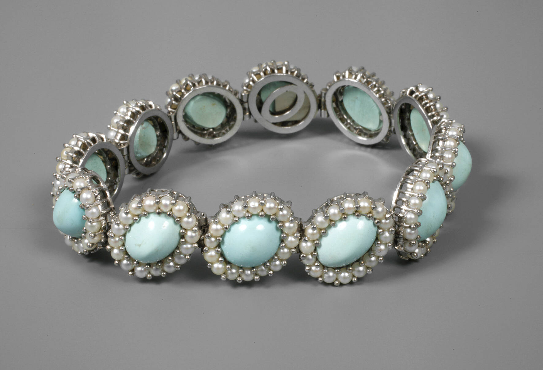 Damenarmband mit Perlen und Türkisen