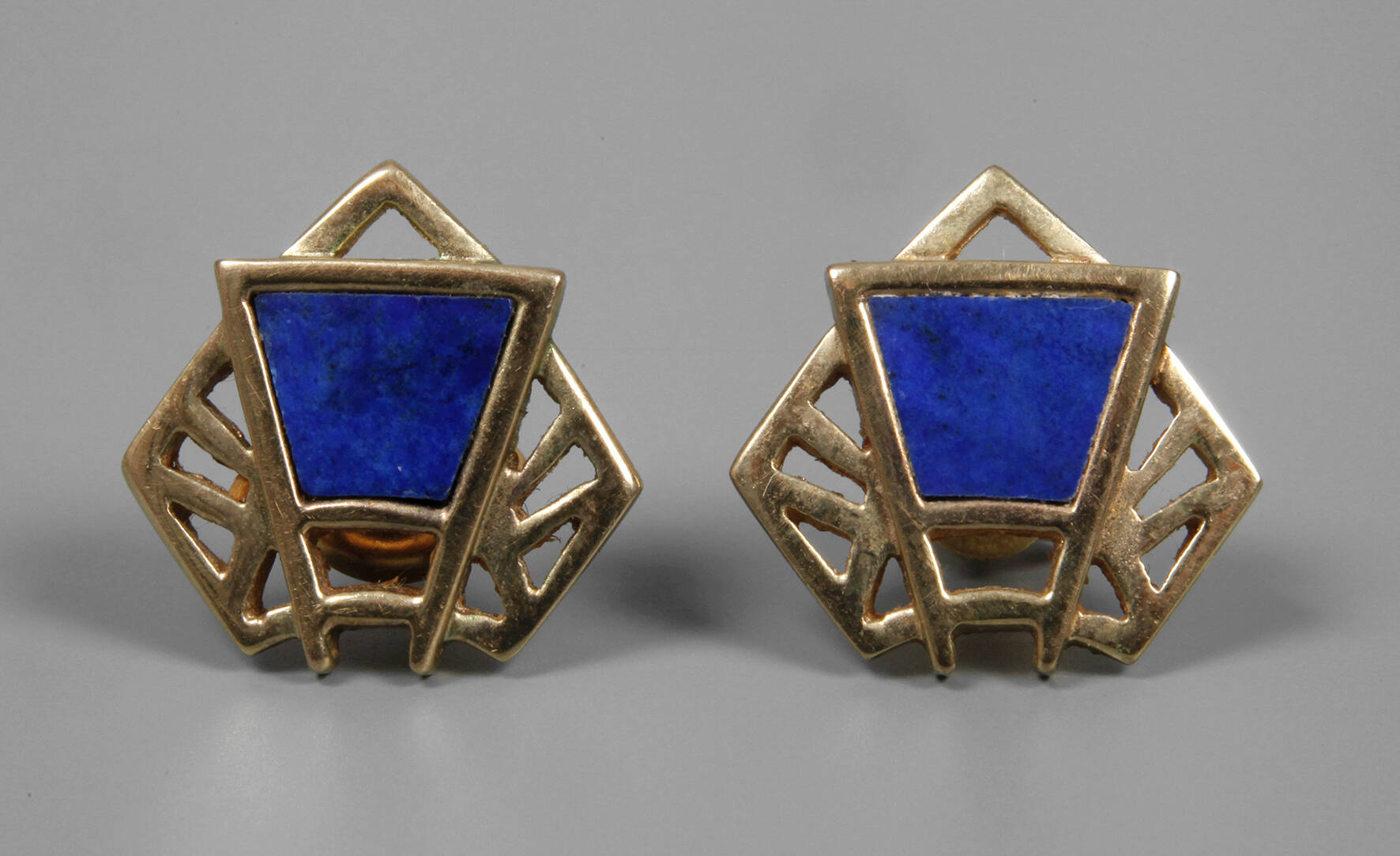 Paar Ohrstecker mit Lapislazuli