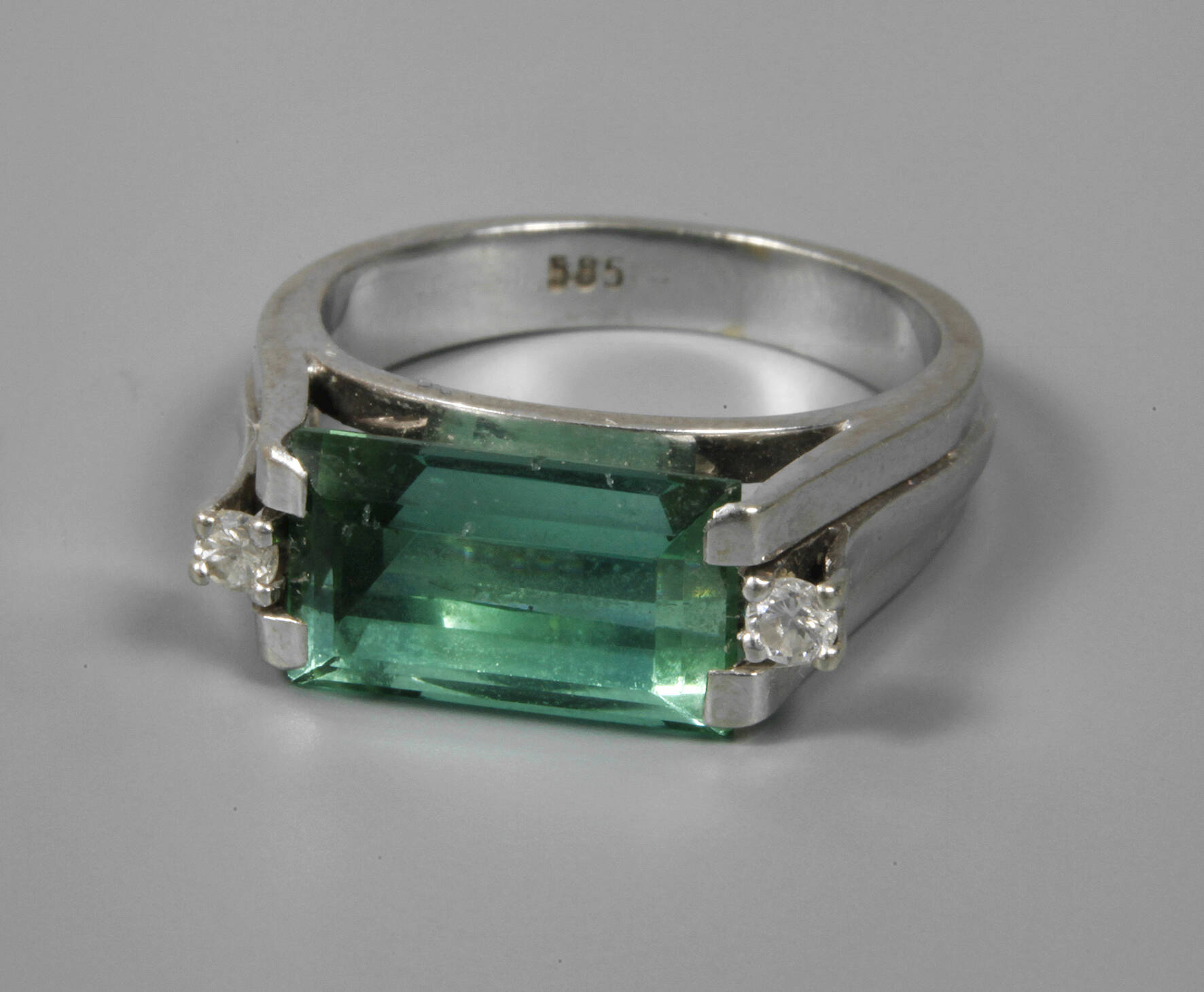 Damenring mit Turmalin und Brillanten