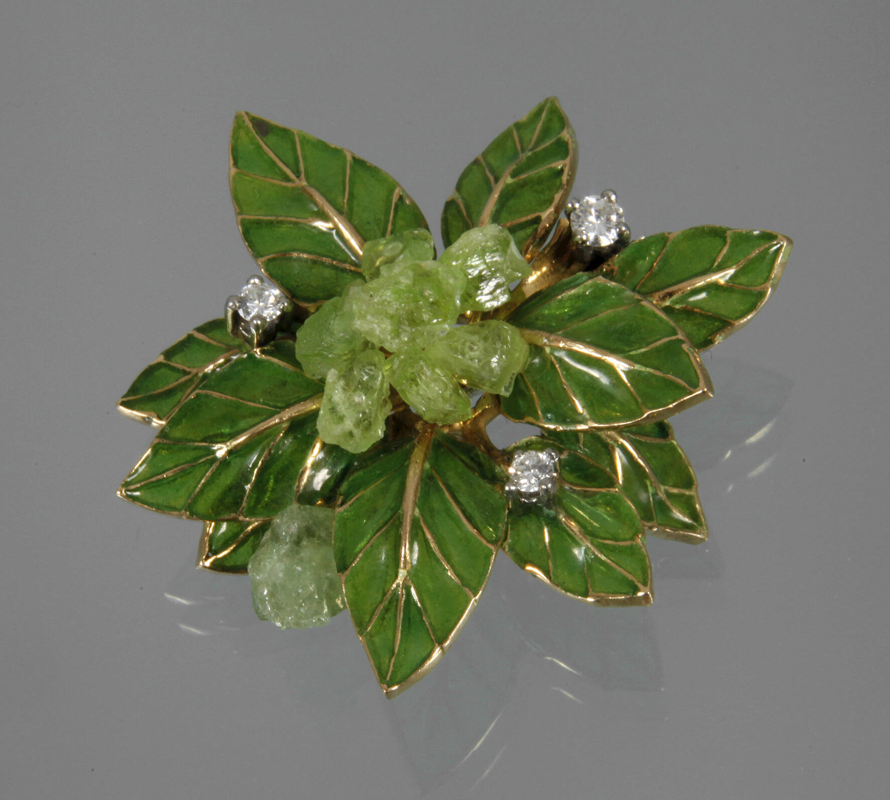 Brosche mit Fensteremaille