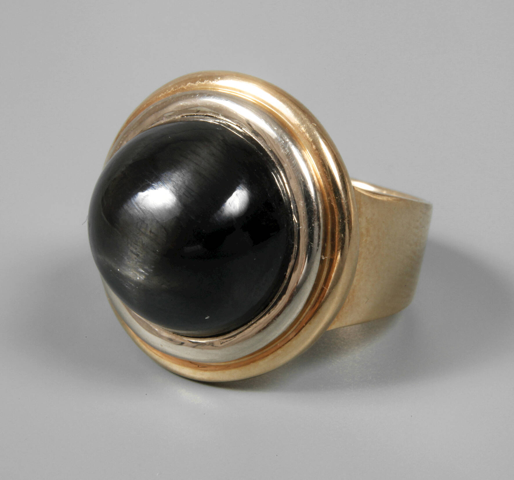 Damenring mit Steinbesatz