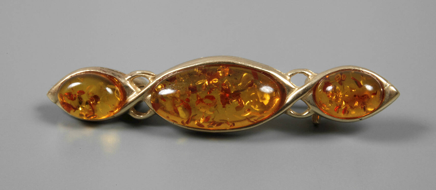 Brosche mit Bernstein