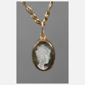 Perlmuttanhänger an Kette