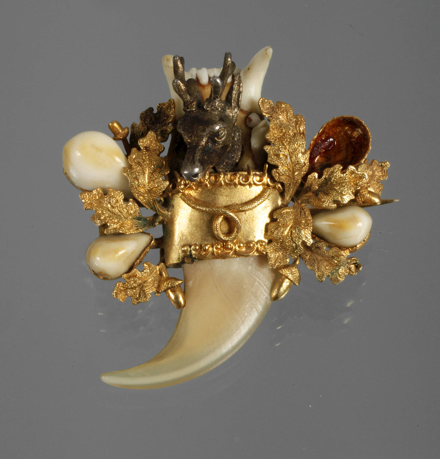 Aufwendige Grandelbrosche