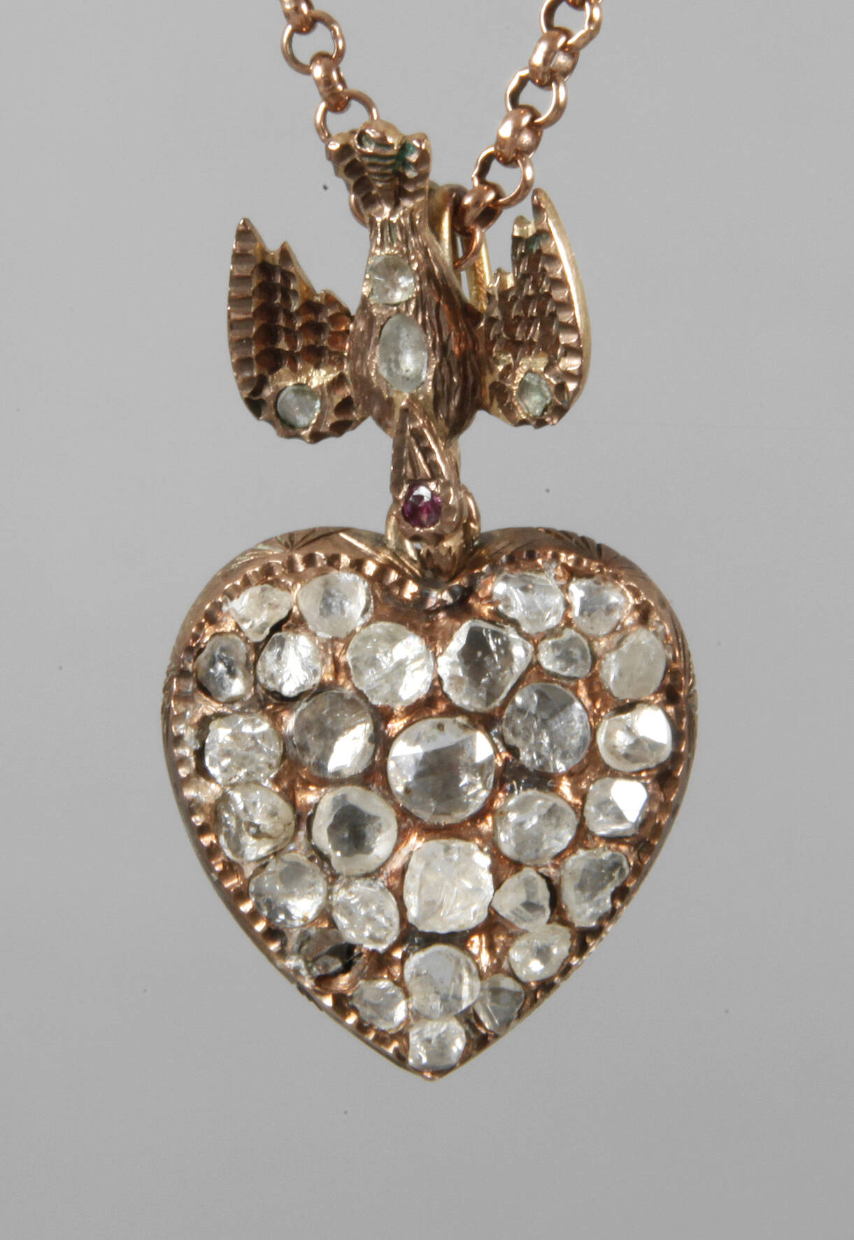 Herzanhänger mit Diamanten