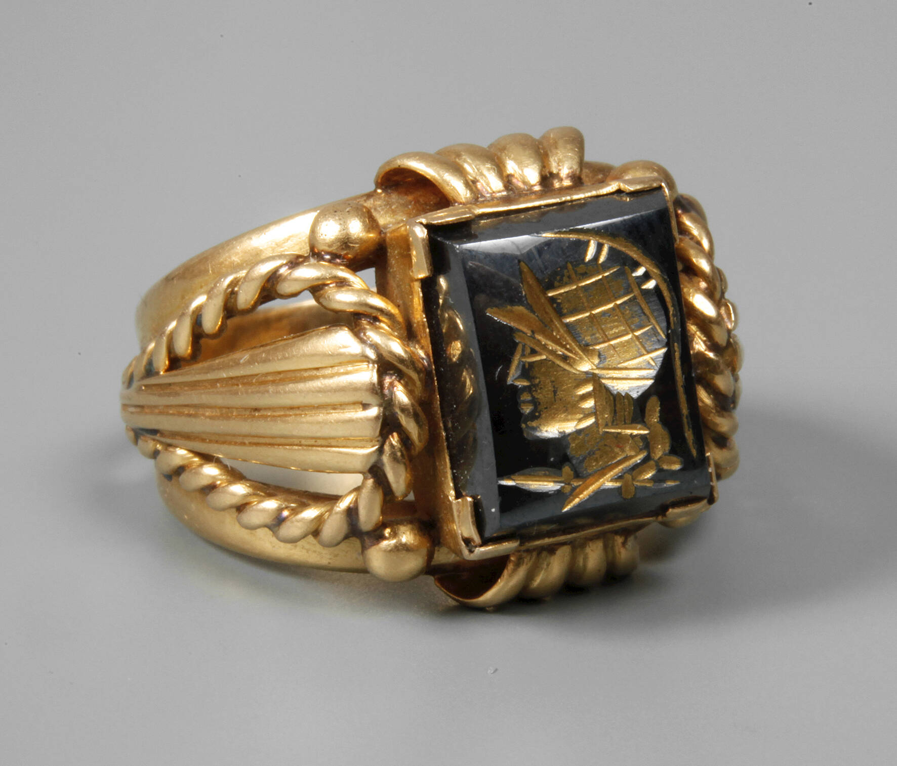 Ring mit Hämatitgemme