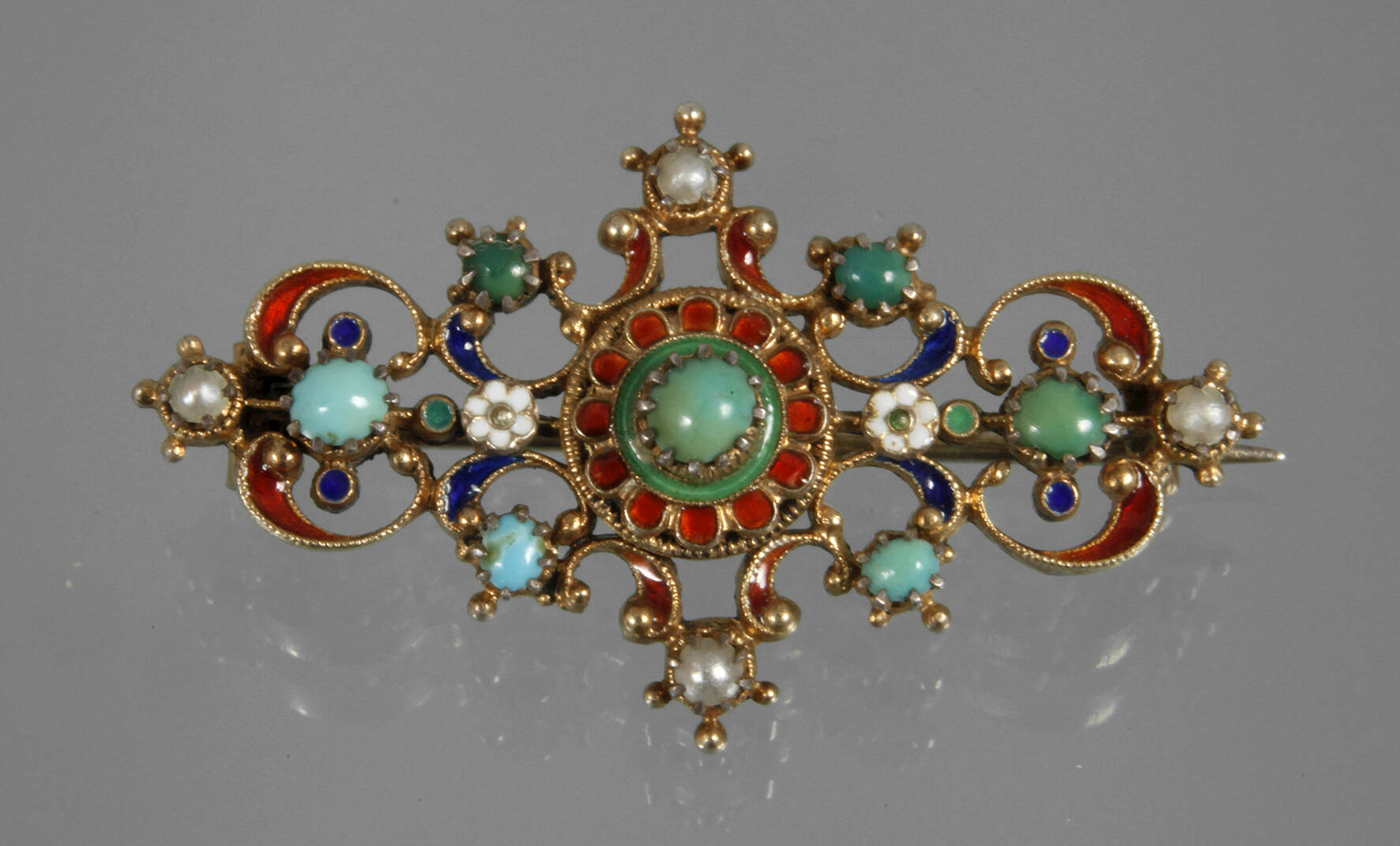 Filigrane Brosche mit Steinbesatz