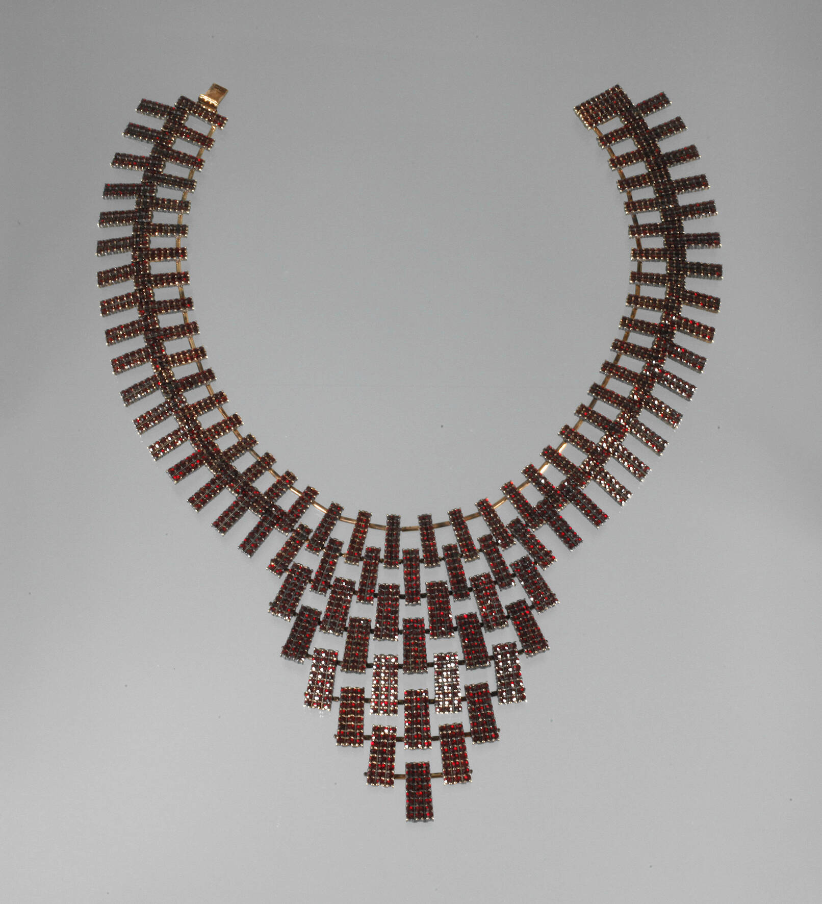 Großes Granat Collier