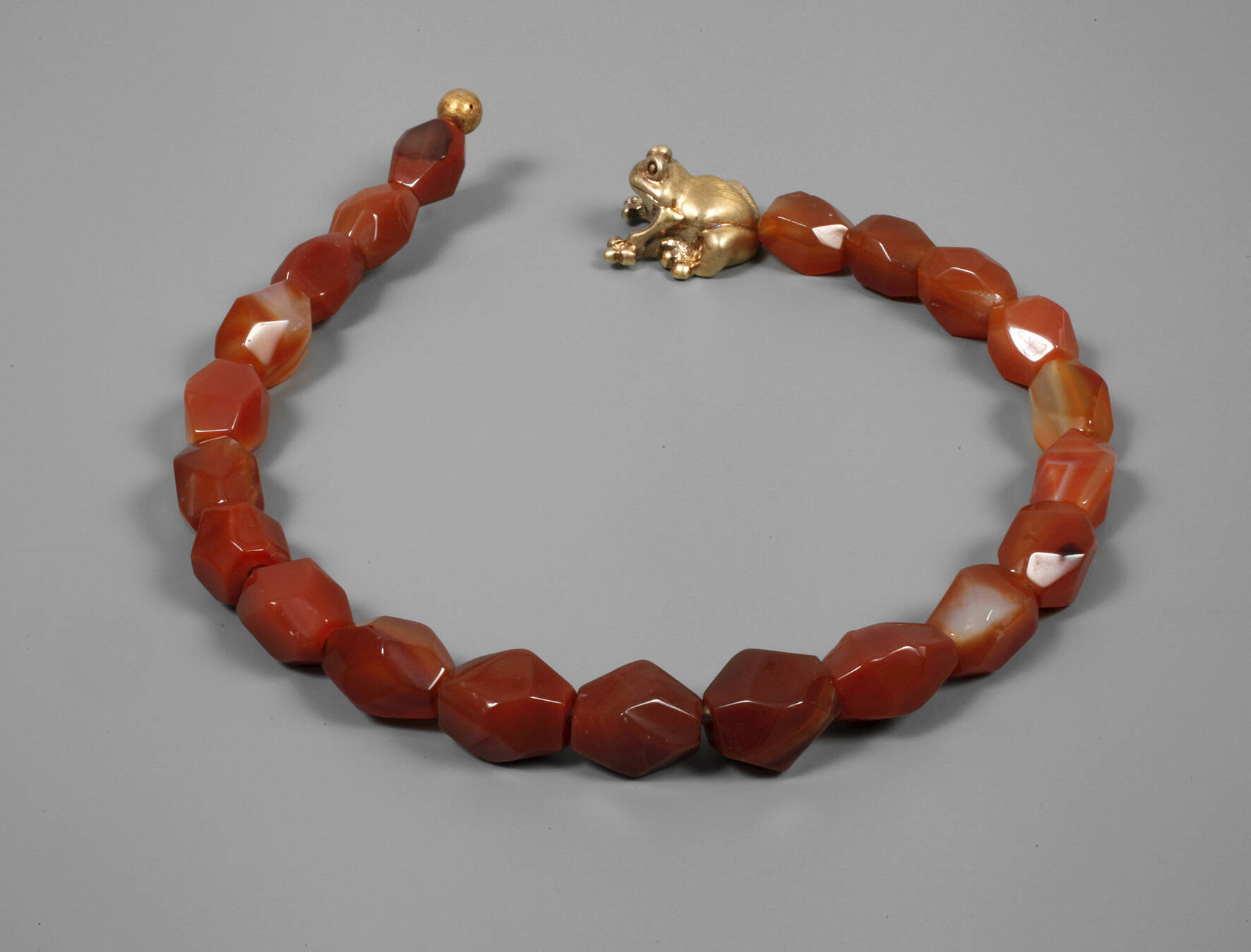 Halsreif mit Karneolen