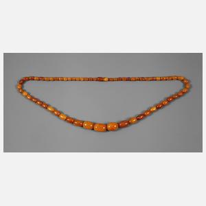 Langes Bernsteincollier