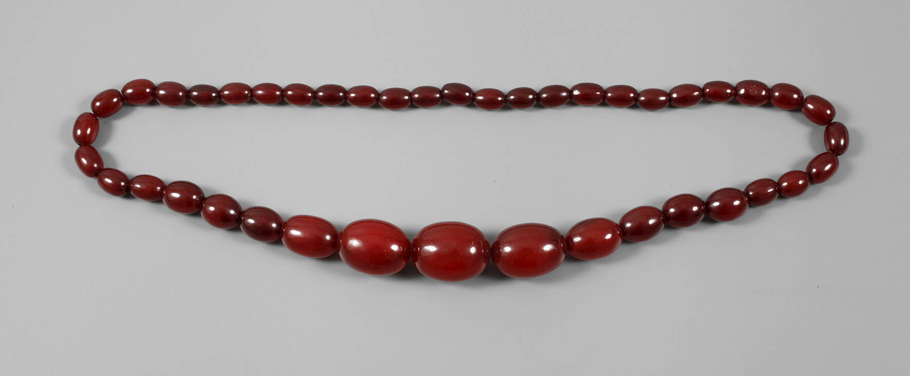 Collier aus rotem Bernstein