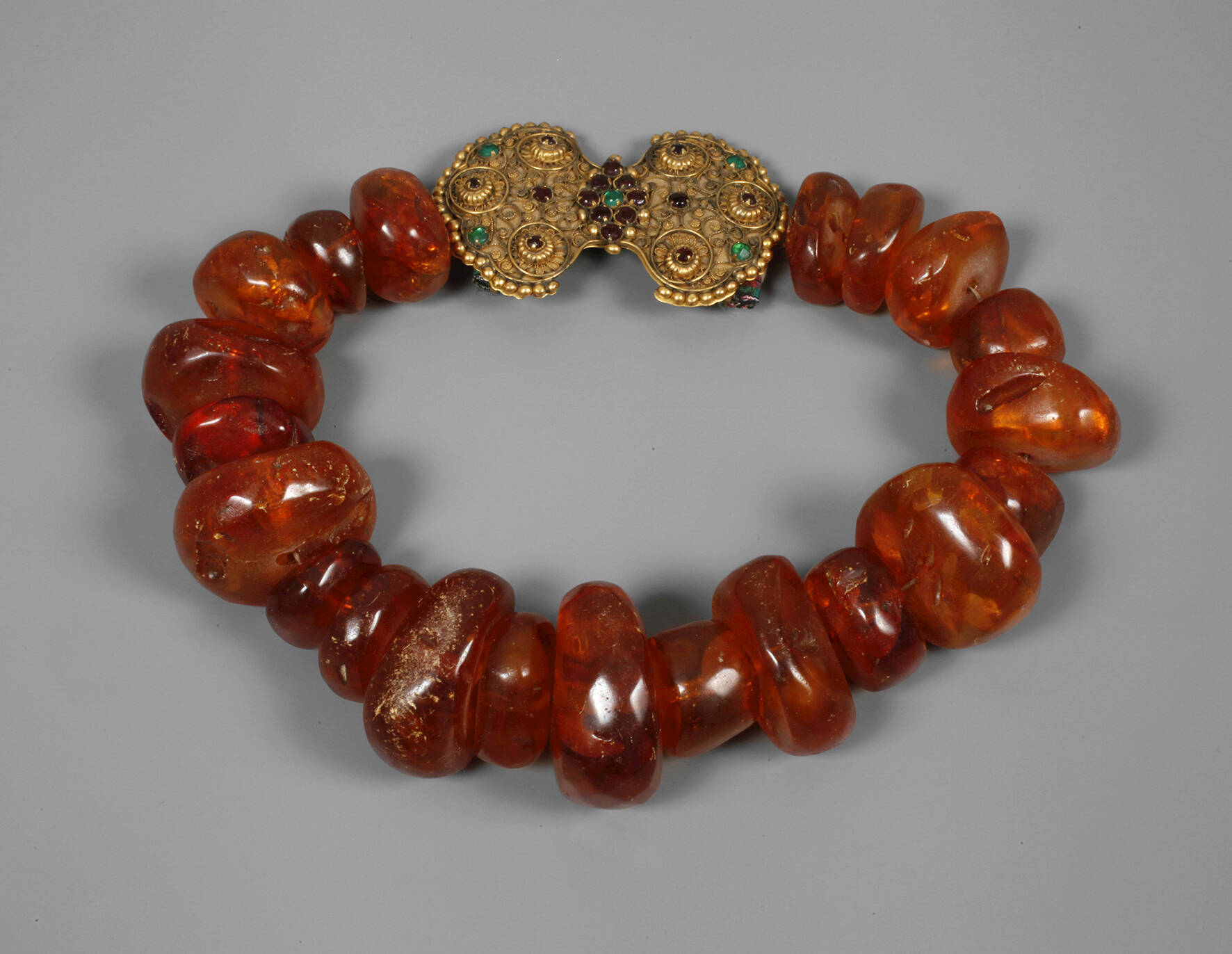 Üppige Bernsteinkette