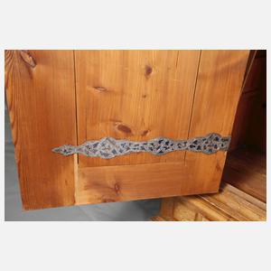 Feiner barocker Hallenschrank