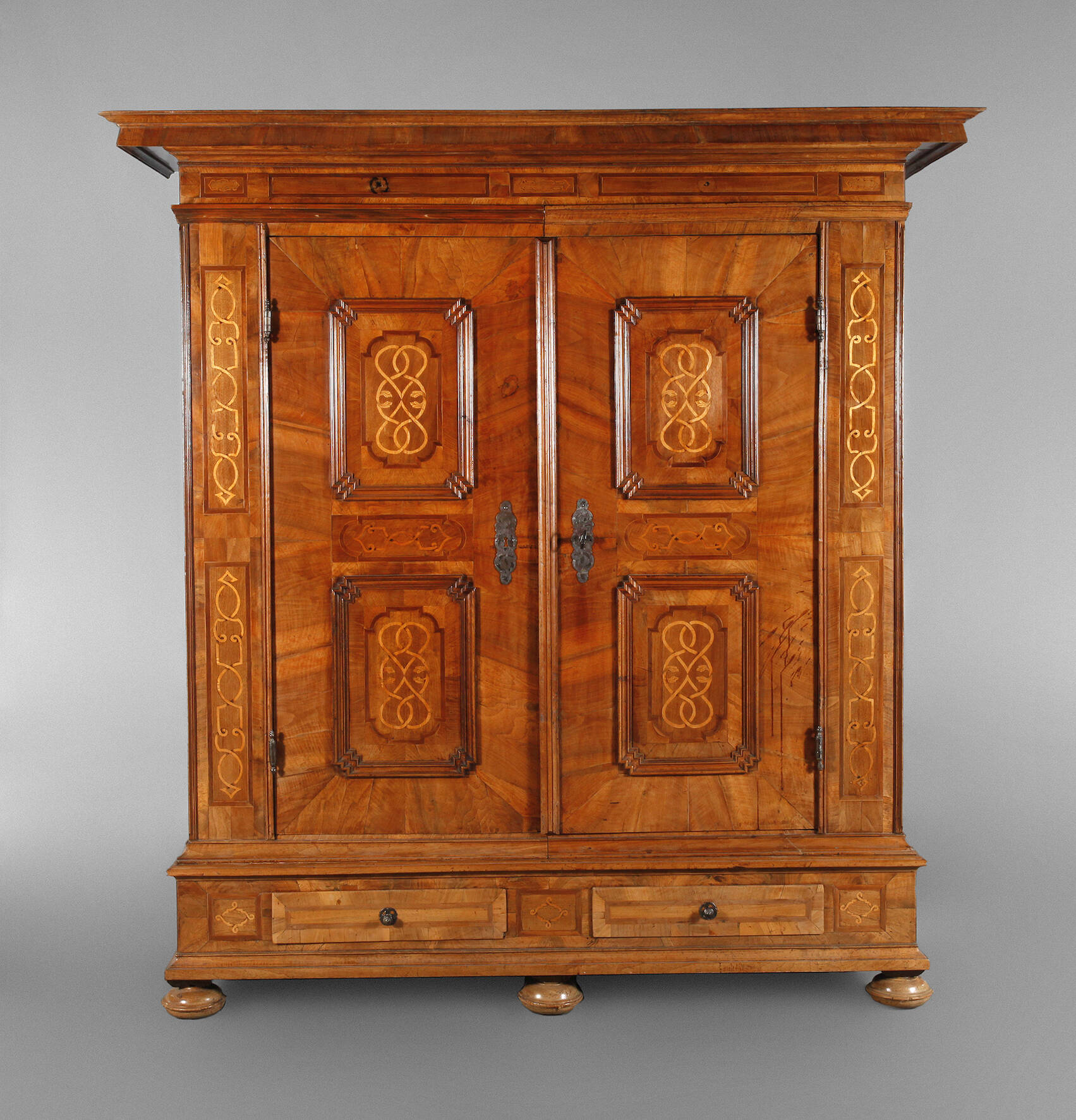 Feiner barocker Hallenschrank